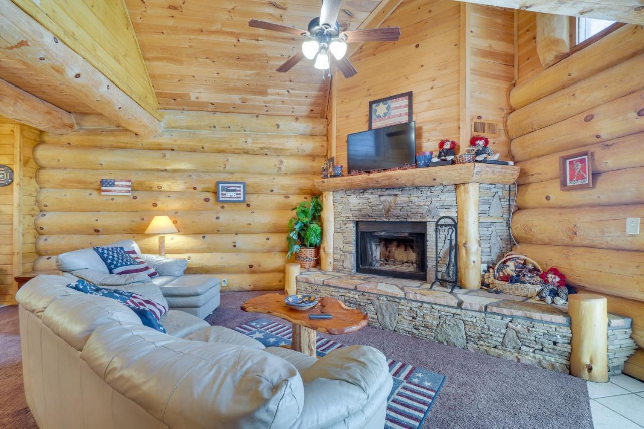 Idyllic Gatlinburg Cabin With Hot Tub And Balcony! 外观 照片