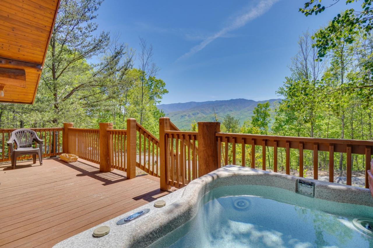 Idyllic Gatlinburg Cabin With Hot Tub And Balcony! 外观 照片